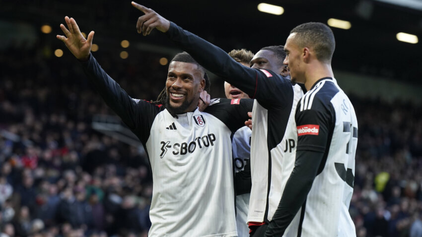 Ivobi utišao Old Traford u 97. minutu, Aston Vila ne odustaje od LŠ