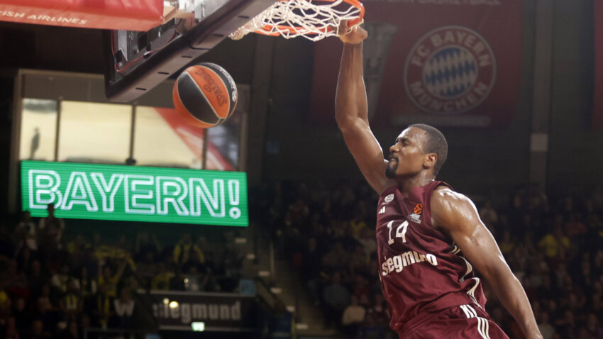 Real pravi paklenu centarsku liniju - Garuba i Ibaka uz Tavaresa