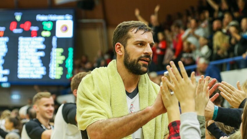 Avanture Brace Miloševića: Instruktor kajt surfa i igrač Partizana na F4 Evrolige - istovremeno