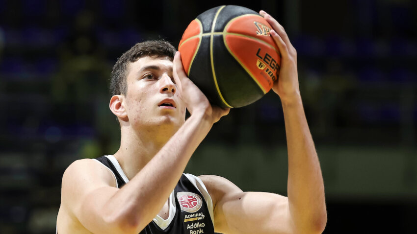 Obradovićev poklon za punoletstvo Dimitrijeviću: Čast je igrati za Željka, nemam tremu od Crvene zvezde
