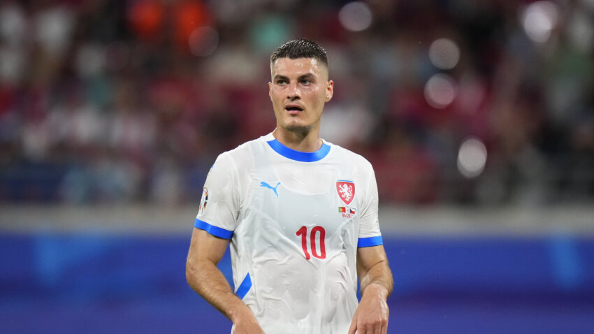 Patrik Šik preskočio Dragana Džajića