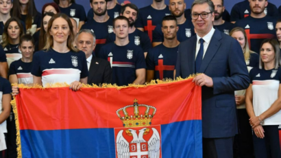 Predsednik Srbije predao zastavu Maji Ognjenović i Dušanu Mandiću: Nadamo se najvećoj žetvi medalja na Olimpijskim igrama
