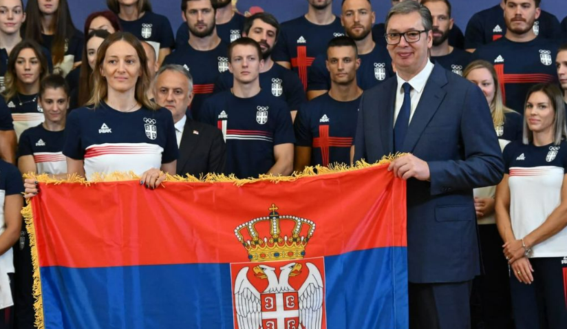 Predsednik Srbije predao zastavu Maji Ognjenović i Dušanu Mandiću: Nadamo se najvećoj žetvi medalja na Olimpijskim igrama