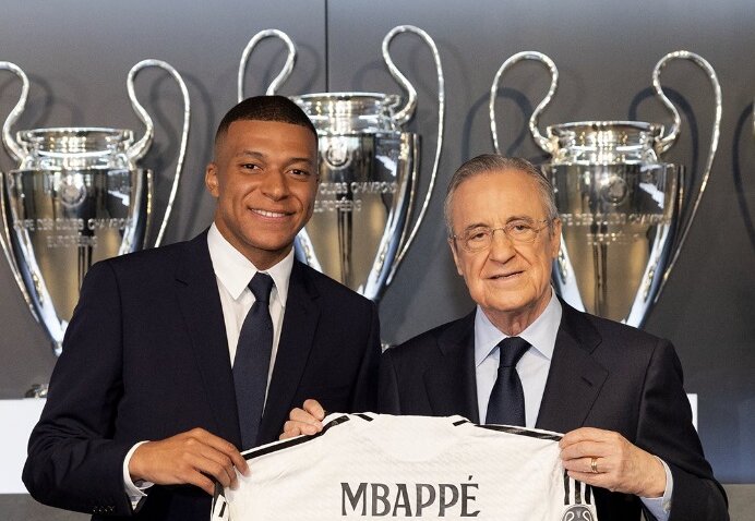 Kraljevski doček u Madridu: Zidan pod ruku, devetka na dresu - Kilijan Mbape sleteo na Bernabeu!