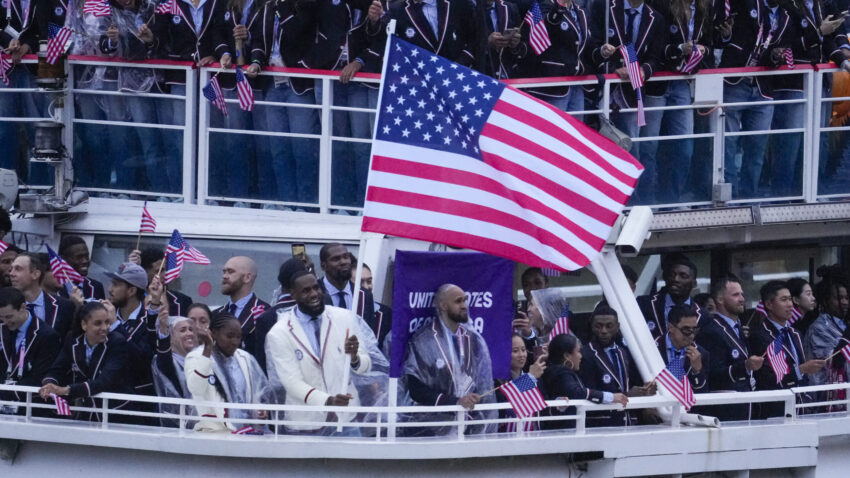 Dok se američki košarkaši baškare u Parizu, bilo je i Olimpijaca koji su morali da zarađuju sa strane