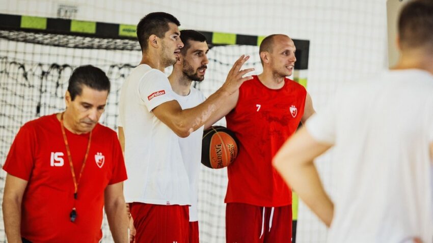 Zvezda kompletna, priključio se bronzani tandem