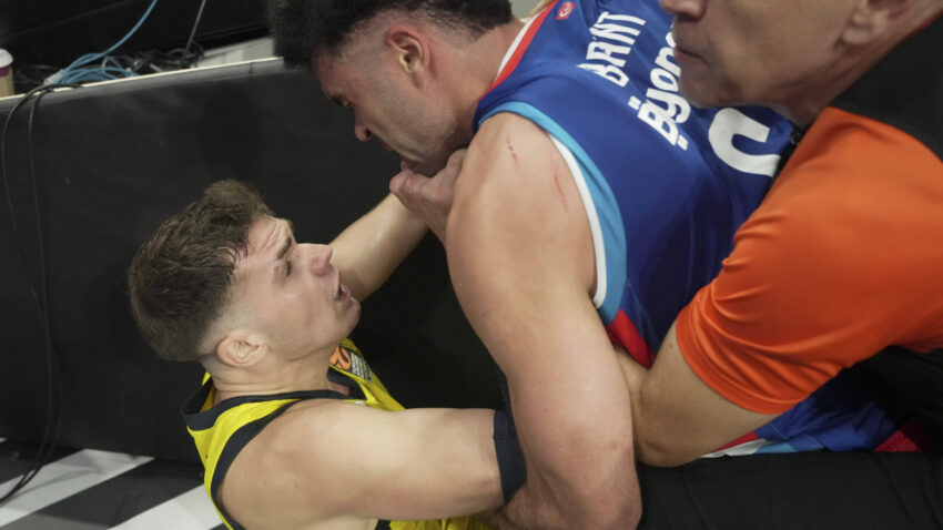 Incident iz Istanbula dobio drugo poluvreme na mrežama: Brajant negirao sve, Hejs Dejvis nije birao reči