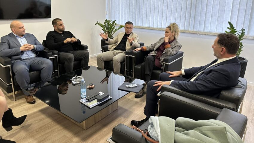 Čukarički ugostio Radujka, u planu uređenje stadiona na Banovom brdu
