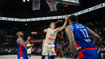 Bajern u silaznoj putanji od Zvezde, Efes slavio u Istanbulu