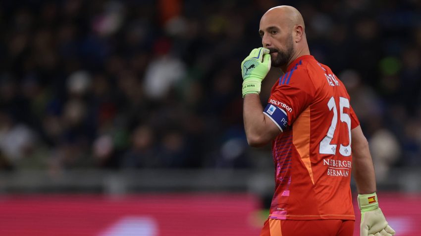 Ima 42 godine, ali to ga na sprečava da blista u Seriji A: Pepe Reina zaustavio Krstovića i Rebića