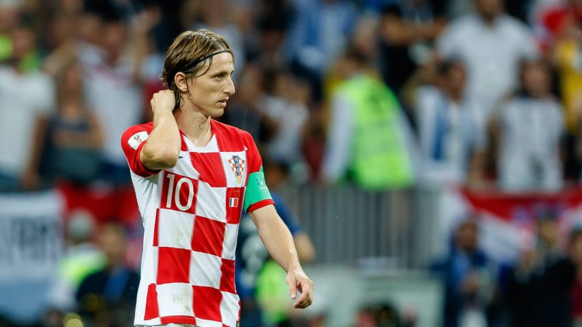 Legenda Totenhema o pijanstvu sa Lukom Modrićem: Nije bilo ni 22, a već je zagrlio WC šolju - morali smo da ga nosimo kući