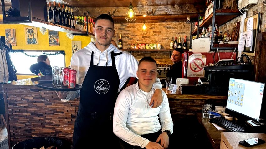 Odmor nije isti za sve superligaše, neko mora i da radi: Ujutru trening, uveče u restoran na posao - kao priprema za okršaje sa nekim novim Rikardom