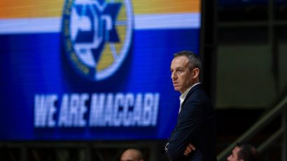 Potpuni haos u Izraelu: Hapoel igrao sa četvoricom, Kataš držao igrača na centru terena