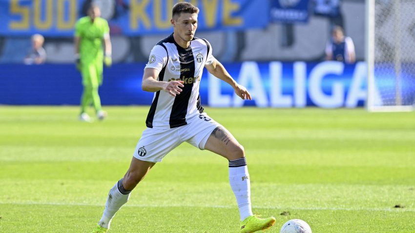 Deportivo planira rekonstrukciju, Tošić u magli