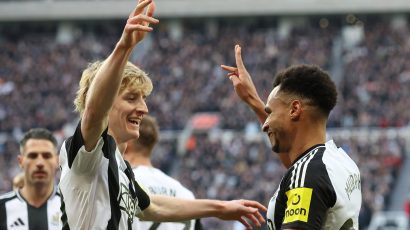 Svrake nokautirale Arsenal i stigle na korak do prvog trofeja posle 70 godina