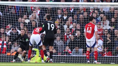 Arsenal dopustio Liverpulu da rasterećen otputuje u Mančester, Điga debitovao i sačuvao tri boda Vulvsima