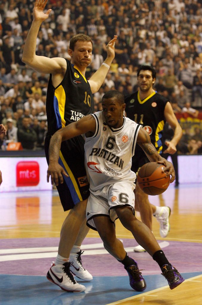 Stevan Nađfeji, 25. februar i menjanje istorije: Bilo mi je drago što Partizan ide dalje, ali da su nam uplatili dugovanja… 1 MCCALEBB LESTER 62
