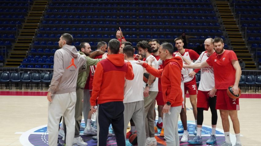 Zvezda kompletna, stigli i reprezentativci