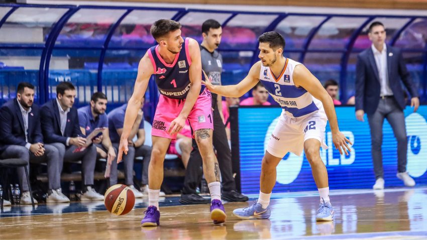 Leteći start Mege, Petrović dabl-dablom potpisao ubedljiv trijumf