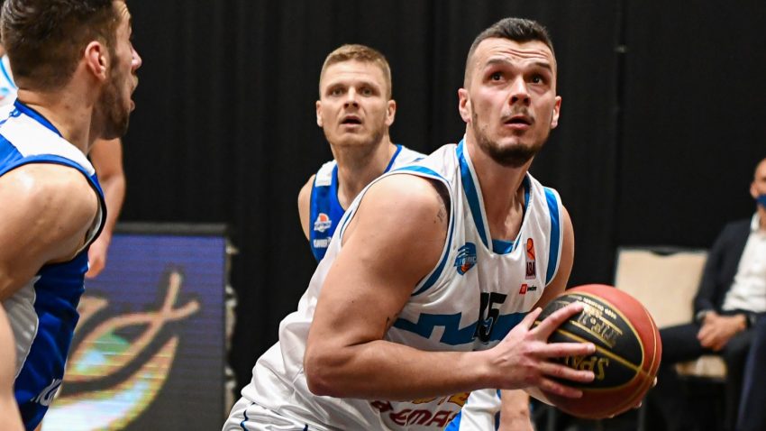 Stevanoviću bitka, Koprivici trofej: Kup ide na Aerodrom