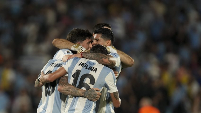 Argentina na bod do Mundijala: Almada golčinom utišao Montevideo