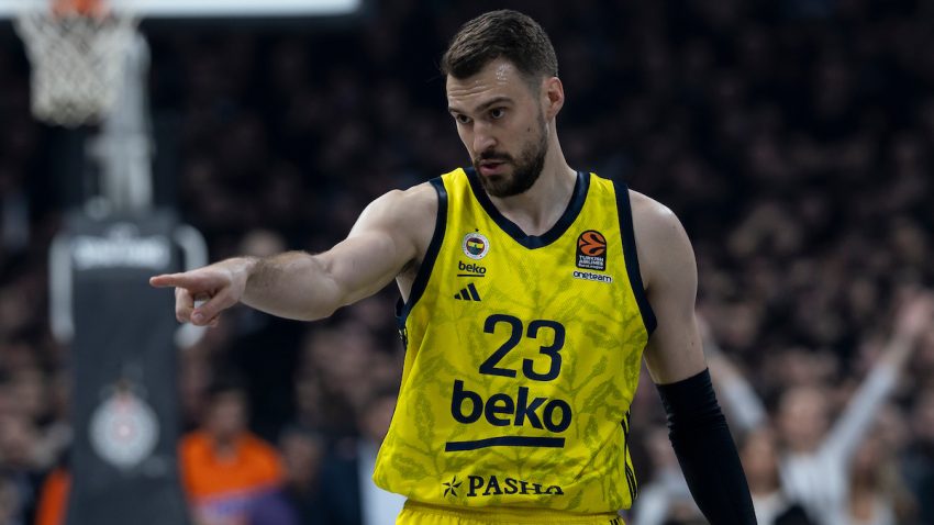 Evroliga ponedeljkom i Pariz - totalni haos: Gudurić srušio Trijumfalnu kapiju, Fenerbahče izjednačio rekord