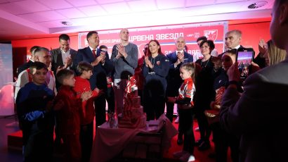 Zvezda slavi rođendan, Đurovskom nagrada za životno delo