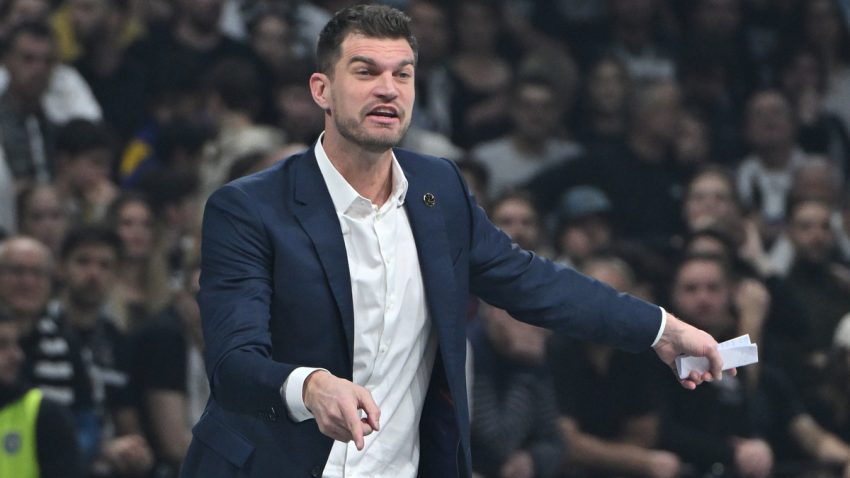 Spliter samo jednom hteo da skine sako: Želeo sam da izađem na teren protiv Partizana - rekao sam igračima da im je to životna šansa