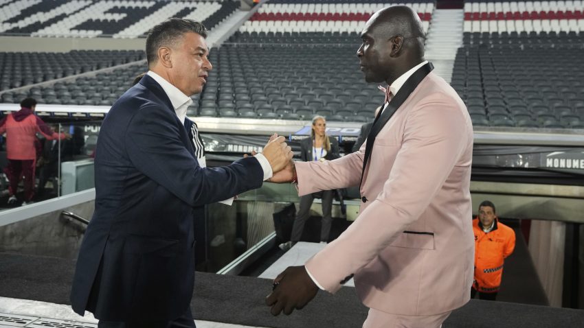 El elegante Pink panter: Segundo Kastiljo i njegovo novo odelo koje je zaslepilo River Plejt (VIDEO)