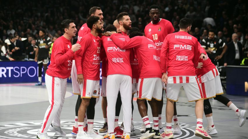 Posle poraza i upozorenja, vlasnici Olimpijakosa sišli među igrače