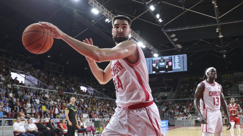 Ristić se seli u Japan