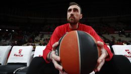 Gospodar borbe pod obručima - Nikola Milutinov: Uopšte ne osećam pritisak - volim da skupljam skokove