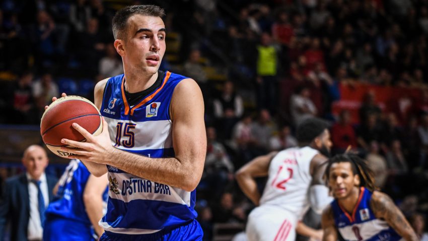 Pecarski na radaru Atinjana