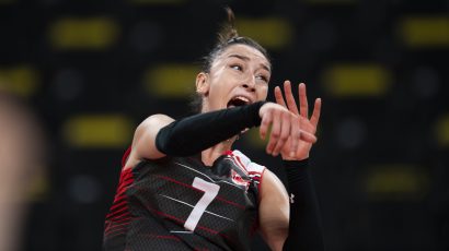 Jedna od najpopularnijih turskih odbojkašica podigla dres Fenerbahčea (VIDEO)