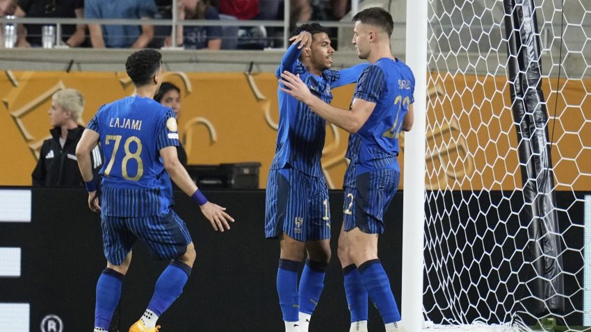 Mančester siti razapet, Al Hilal u ekstazi: Leonardo junak za bolesnu majku