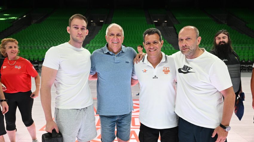 Obradović sa “asistentom”, kao pre 13 godina, video Partizan u Atini: Bio sam glavni trener, ali on bi pričao nešto drugo…