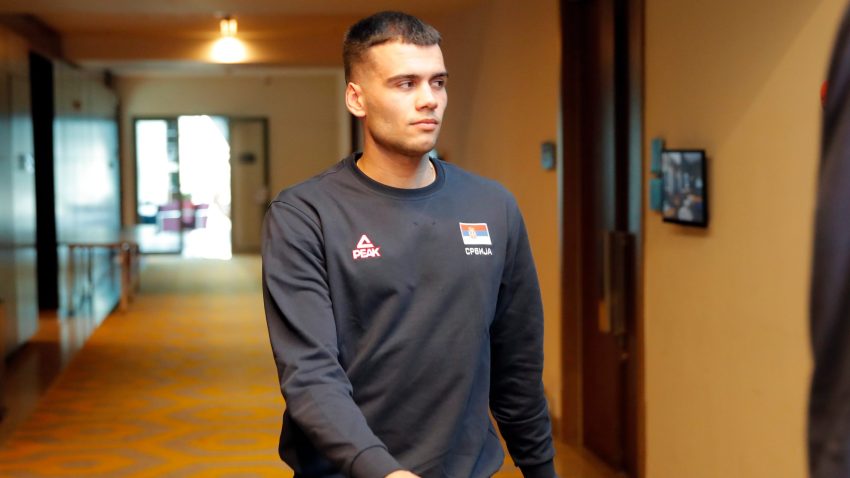 Kod kuće je najlepše: Potpisao Nikola Rebić