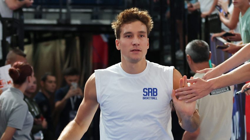Bogdanović se pozdravio sa ekipom i napustio hotel reprezentacije Srbije (VIDEO)