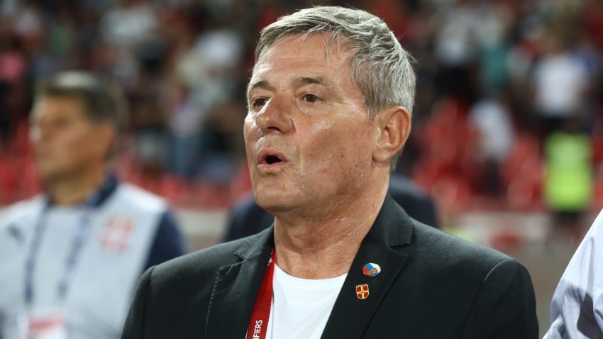 Piksi uhvaćen u ofsajd zamku