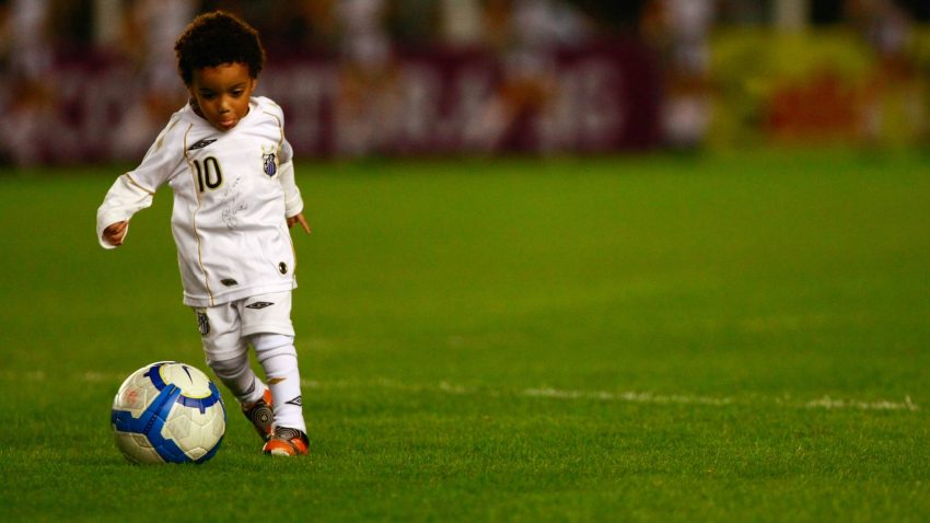 Otac u zatvoru zbog silovanja, sin blista u Santosu: Robinjo Žunior očarao Brazilce, predviđa mu se karijera iz snova