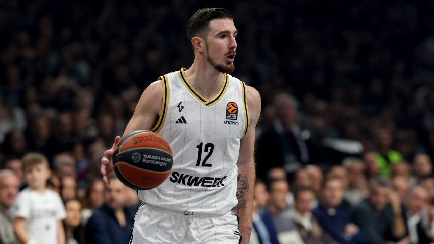 Asvel u novom odelu stiže na Zvezdinu pistu