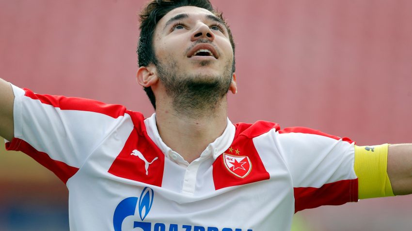 Zvezdin poslednji poraz u Novom Sadu: Na terenu kafedžija, na klupi programer, a na tribinama Luka Jović