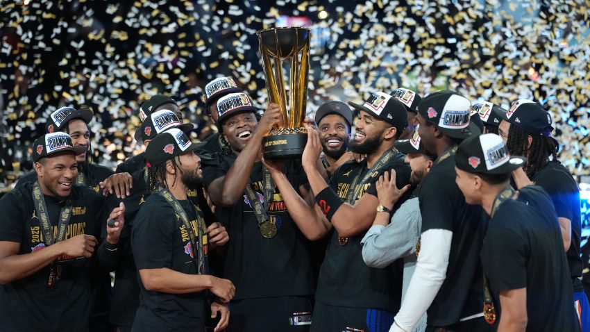 Njujork dohvatio NBA pehar preko Vembanjame! Za razliku od Adetokunba, Branson je slavio