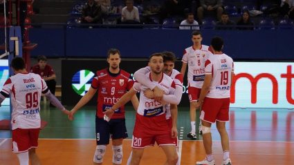 Favoriti ne greše: Zvezda uspešno započela plej-of, Mladi radnik otkinuo set na Banjici