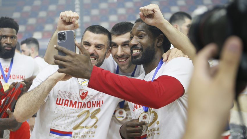 Zvezdin pit bul neguje veze sa Malog Kalemegdana: Pozvao sam Topića, kaže da sve ide kako treba! Dobrić savršen kapiten, crveno-beli se bore sa onim što napada sve velike timove