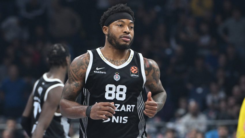 Tajrik Džons čeka zamenu