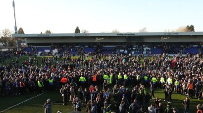 Pijan kupio klub iz šeste lige, pa savladao Kristal Palas – sada planira da igrače časti putovanjem na Ibicu