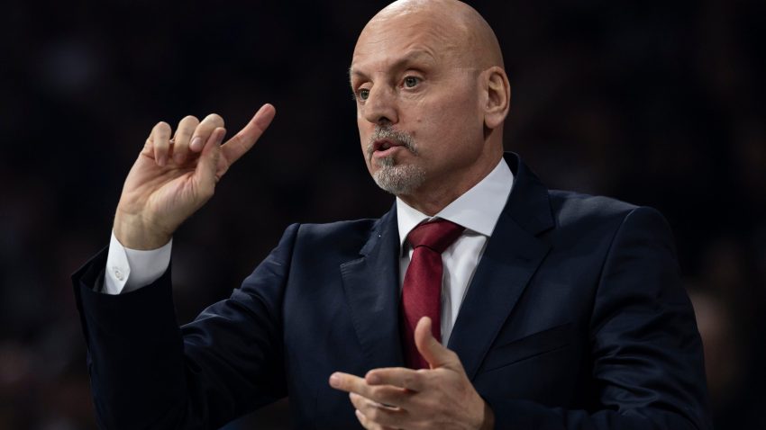 Šef pod obručima u rukama Obradovića, Sferopulosov dug na dnevnom redu