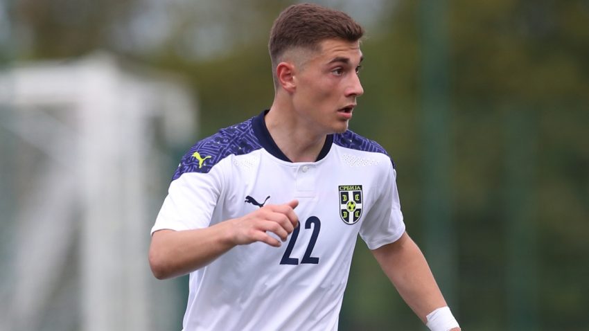 Bek napustio Marakanu i pojačao superligaša