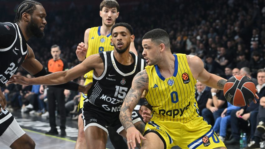 Hladan tuš u Tel Avivu, Partizan pao sa zvukom sirene